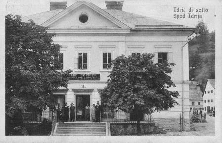 Božičkova gostilna in trgovina z mešanim blagom_Razglednico hrani Vojko Rejc